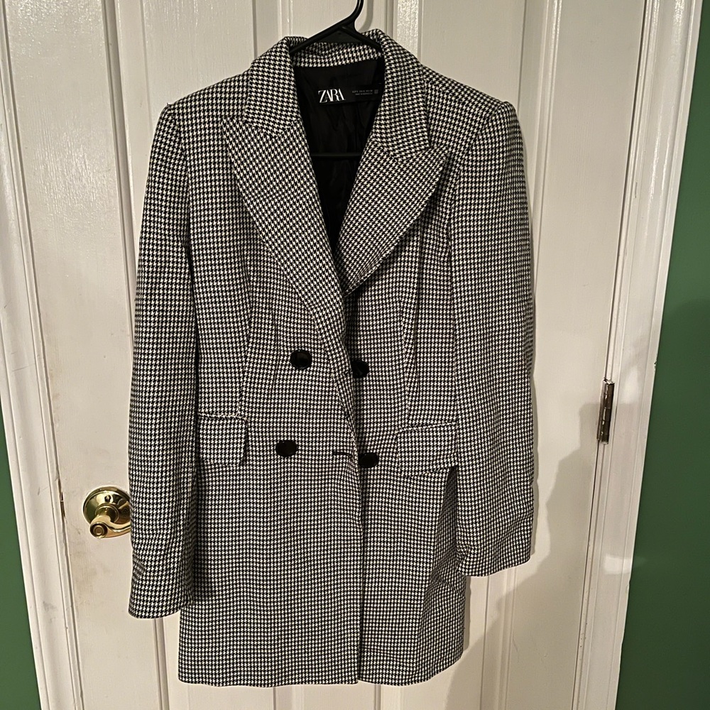 Zara black and white blazer